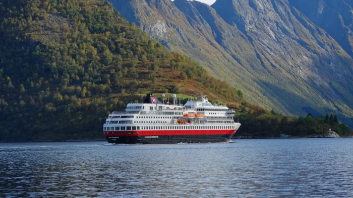 Hjorundfjord-Norway-HGR-148096-_Photo_Tor_Arne_Aasen_Samferdselsfoto